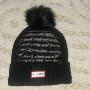 Hunter Black Pom-Pom Beanie